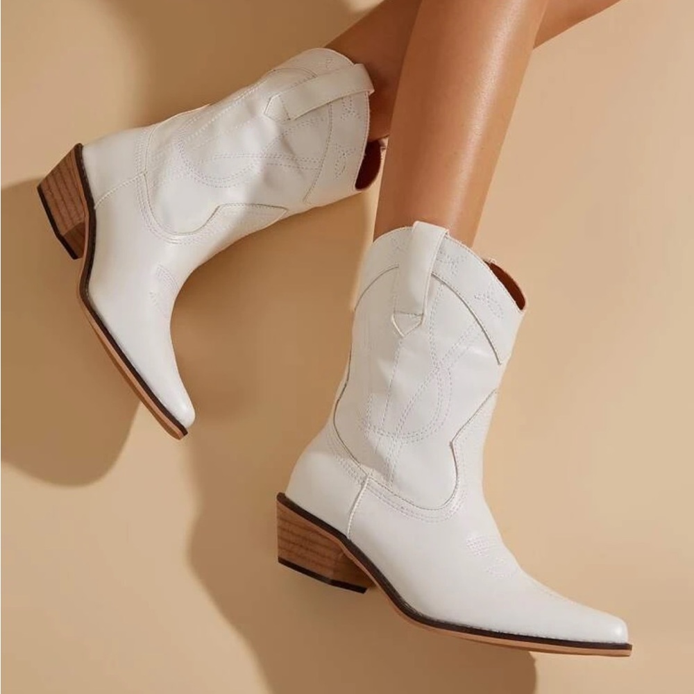 Embroidery Slip On Western Boots NWT